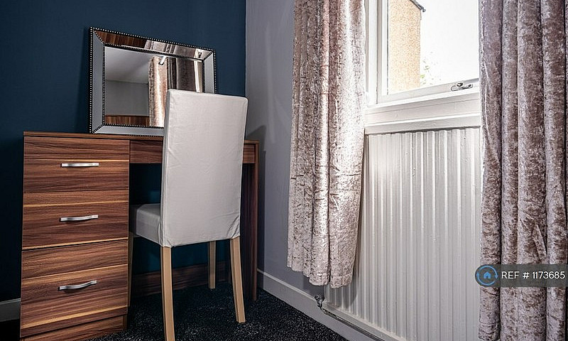 3 Bedroom House In H...
