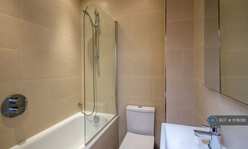1 Bedroom Flat In Ch...
