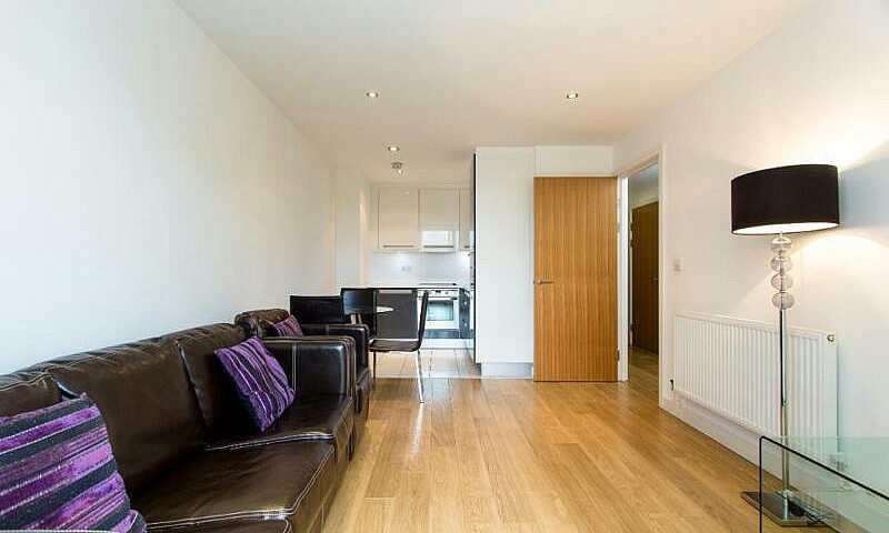 1 Bedroom Flat In Ba...
