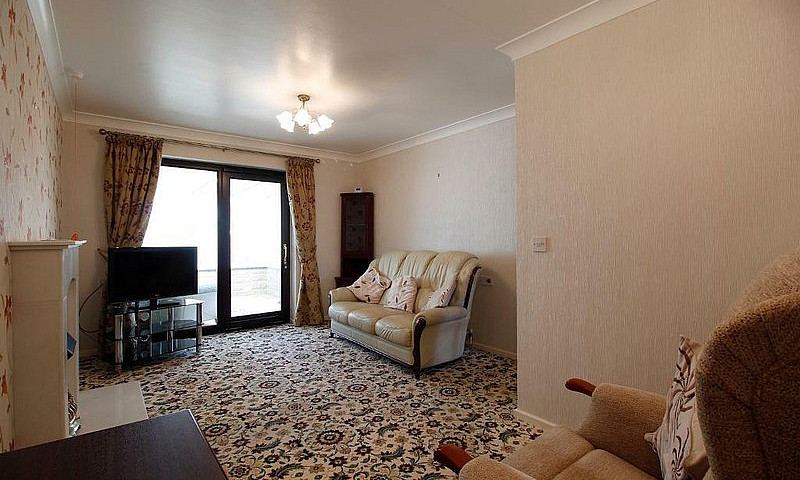 2 Bedroom House In L...