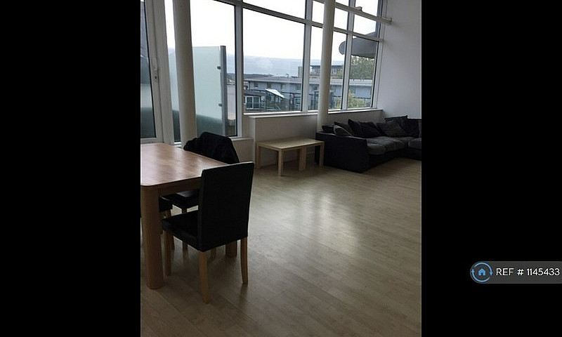 3 Bedroom Flat In Ho...