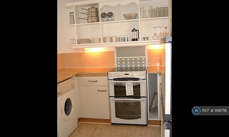 1 Bedroom Flat In Po...