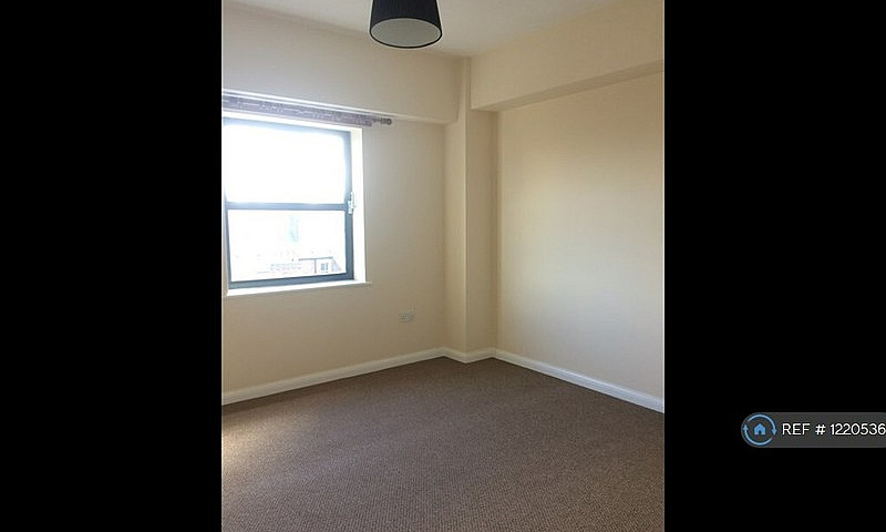 1 Bedroom Flat In Ma...