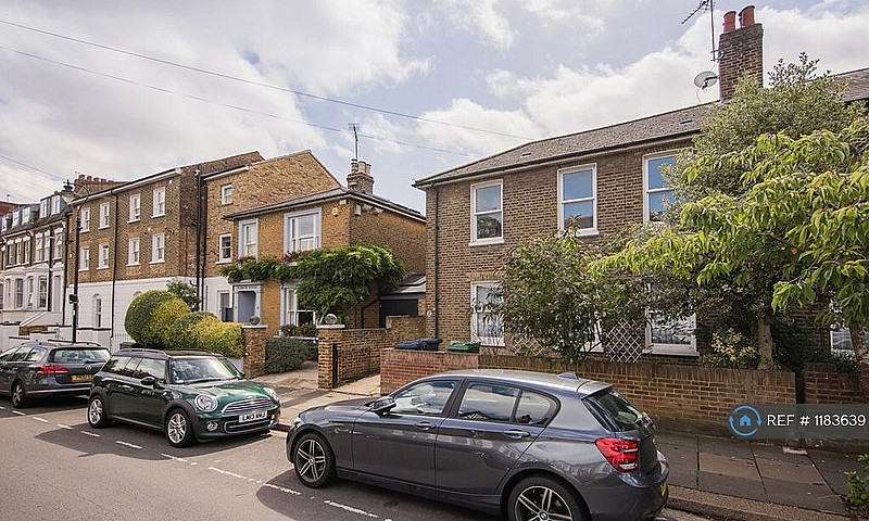 2 Bedroom Flat In Mi...