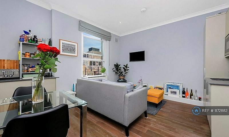 2 Bedroom Flat In Th...