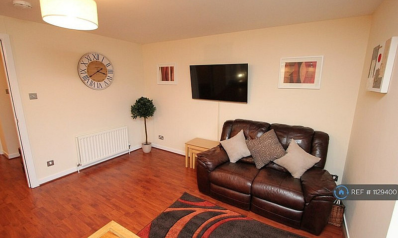 2 Bedroom Flat In Af...