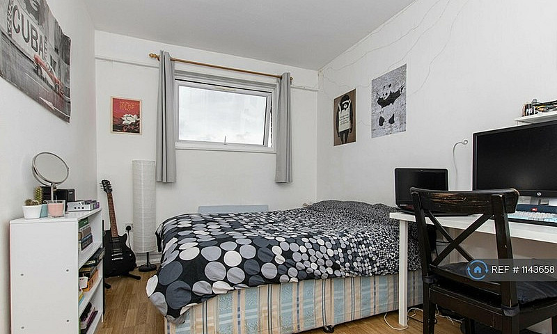 2 Bedroom Flat In Ma...