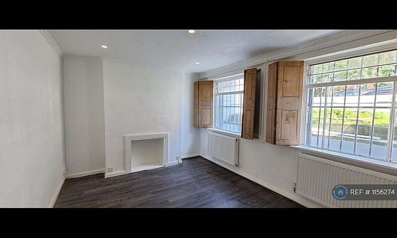 1 Bedroom Flat In Na...