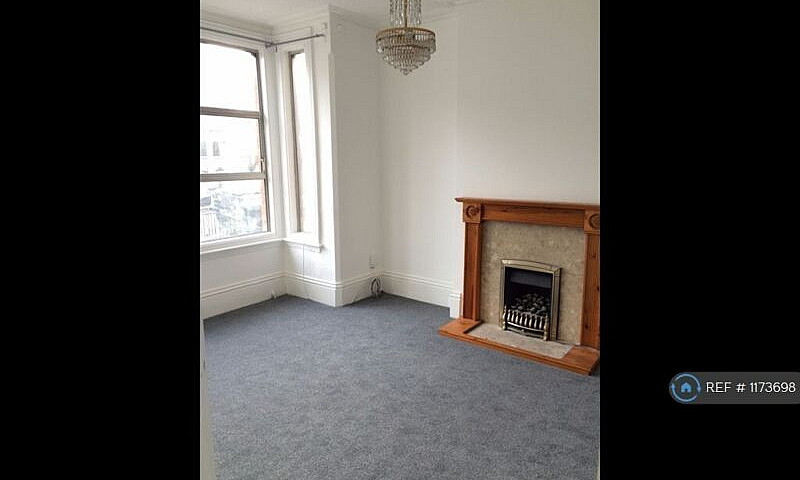 4 Bedroom House In A...