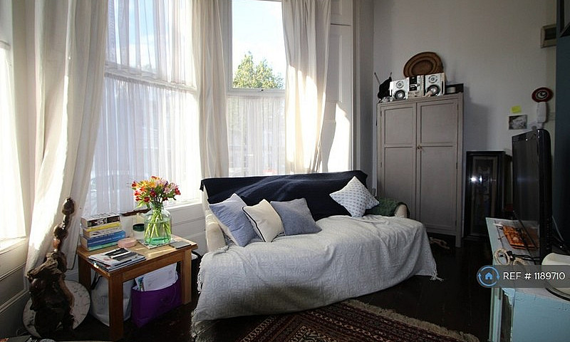 1 Bedroom Flat In Gl...