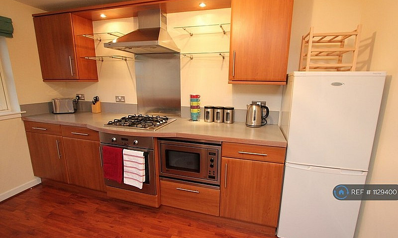 2 Bedroom Flat In Af...