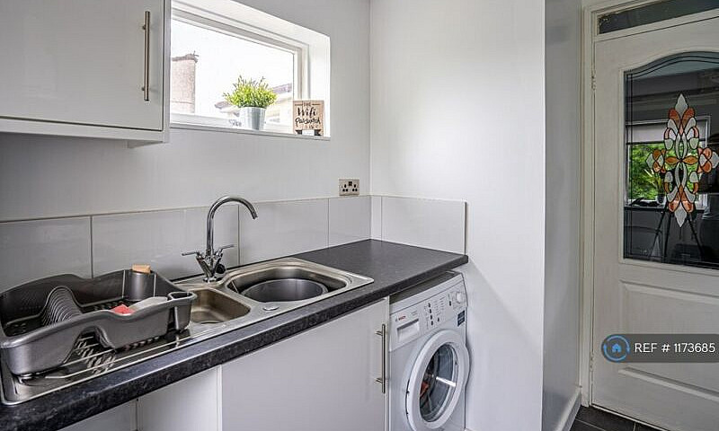 3 Bedroom House In H...