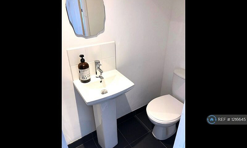 Studio Flat In Nantw...