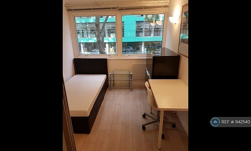 2 Bedroom Flat In Fi...
