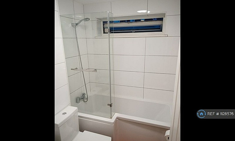 1 Bedroom Flat In Ca...