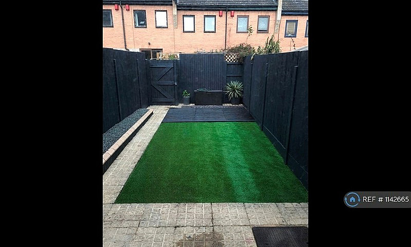 3 Bedroom House In V...
