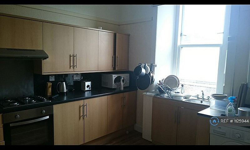4 Bedroom Flat In Ad...