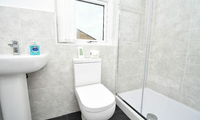 Newly Refurbished 4 ...