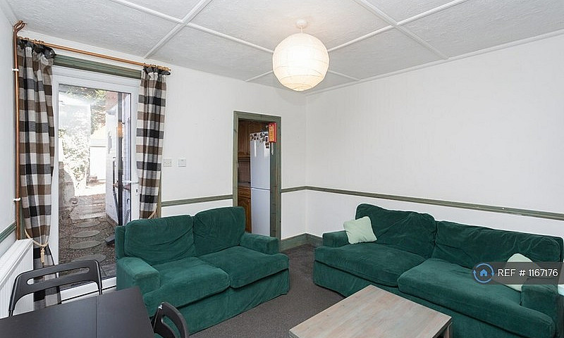 4 Bedroom House In H...