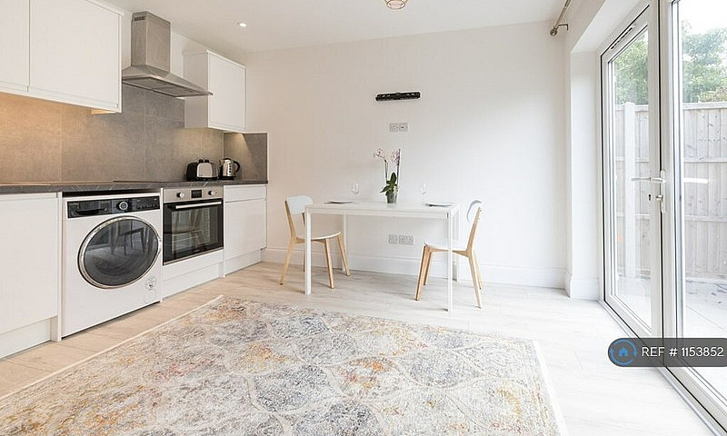 Studio Flat In Hazel...