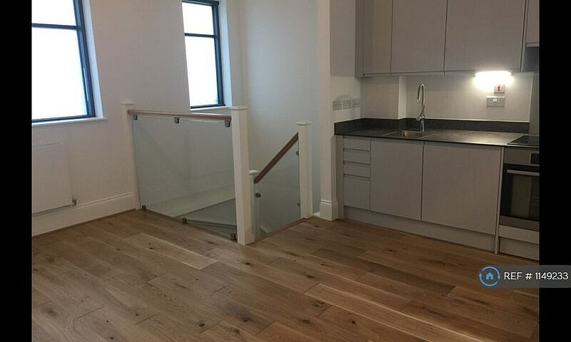 1 Bedroom Flat In Wo...