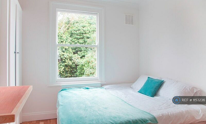 Studio Flat In Merci...