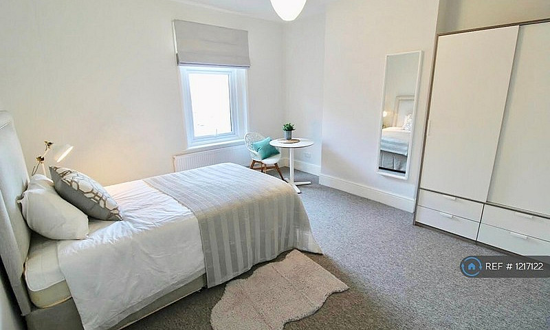 1 Bedroom In Main Ro...