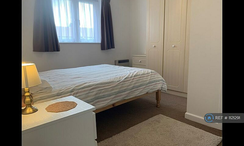 2 Bedroom Flat In Wi...
