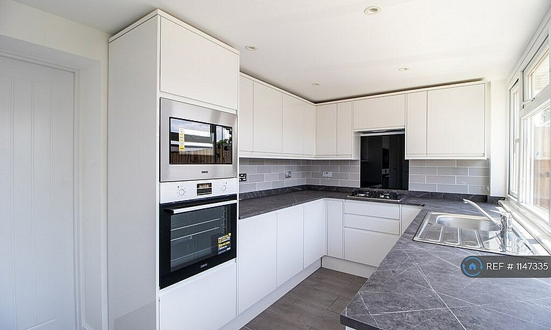 3 Bedroom House In W...