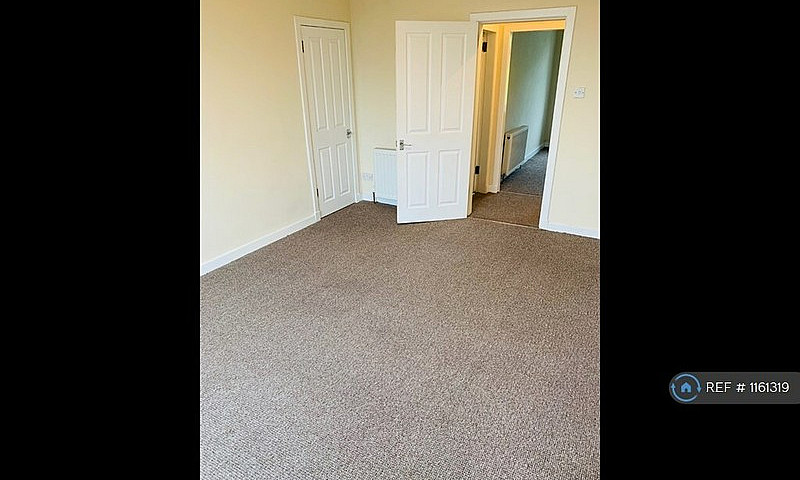 3 Bedroom Flat In Ch...