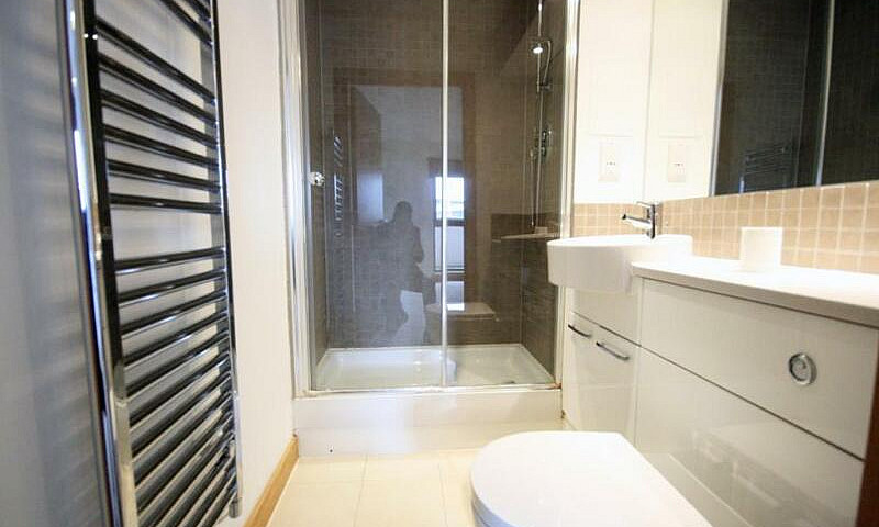 2 Bedroom Flat In Te...