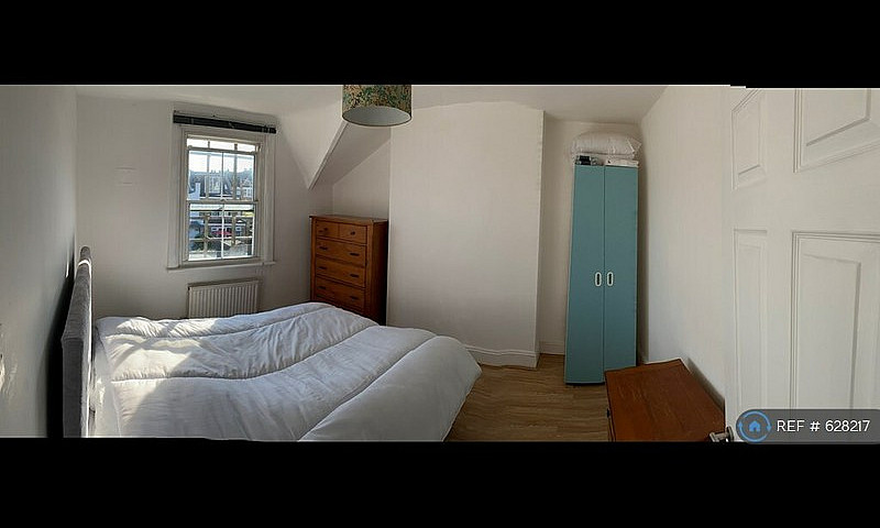 3 Bedroom Flat In Ch...