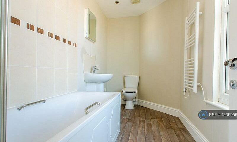 1 Bedroom Flat In Up...