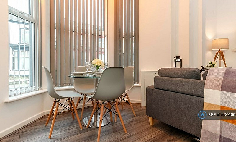 3 Bedroom Flat In Hu...