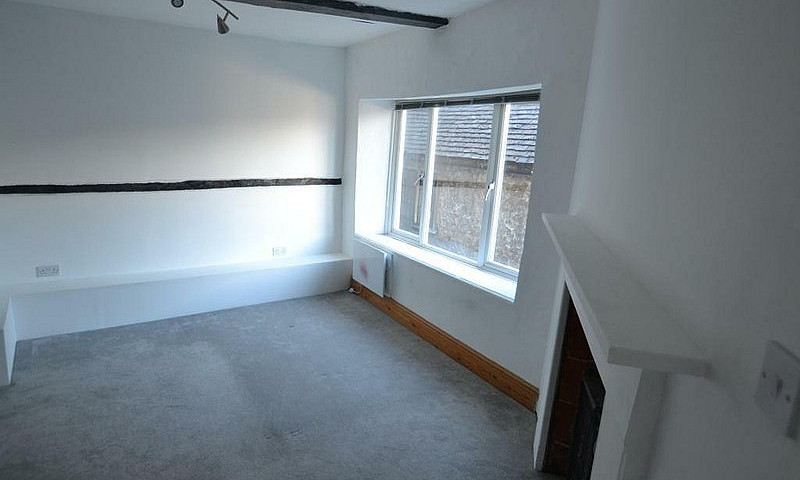 1 Bedroom Flat In 64...