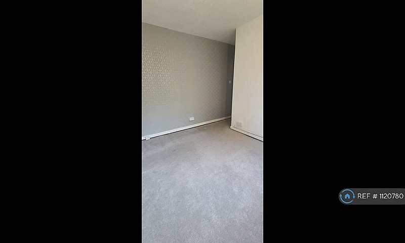 2 Bedroom Flat In Ne...
