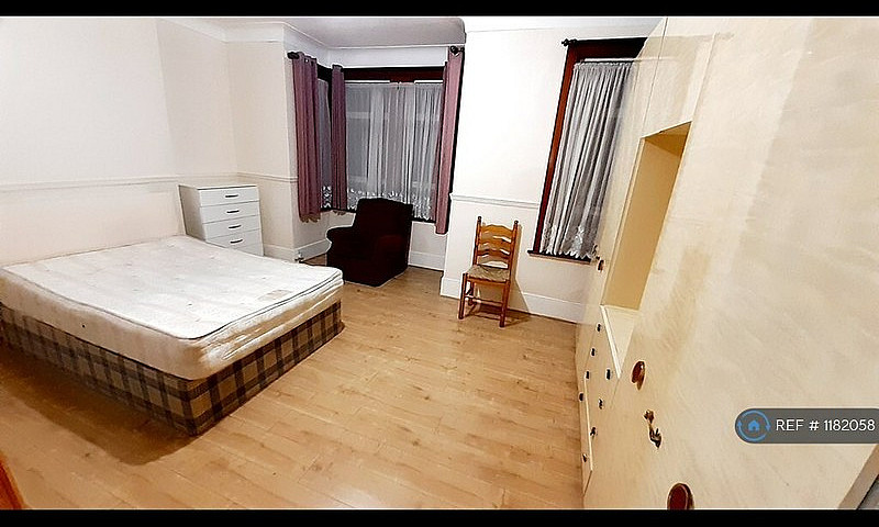 4 Bedroom House In R...