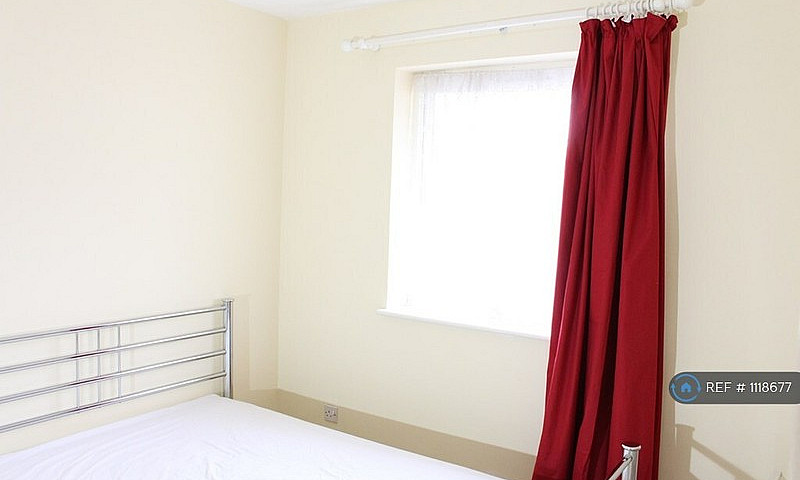 1 Bedroom Flat In Is...