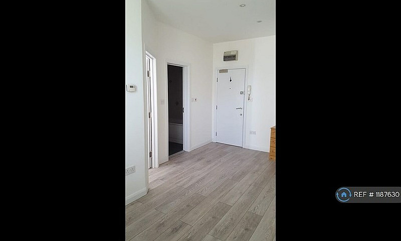 1 Bedroom Flat In Ra...