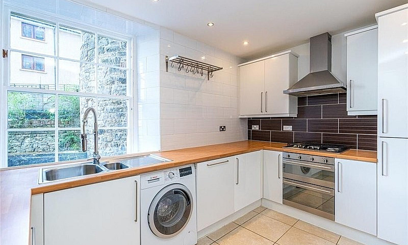 Amazing 2 Bedrooms ...