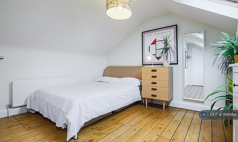 2 Bedroom Flat In Di...