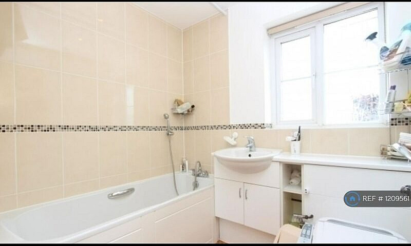 3 Bedroom House In M...