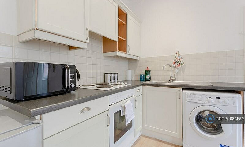 Studio Flat In Charl...