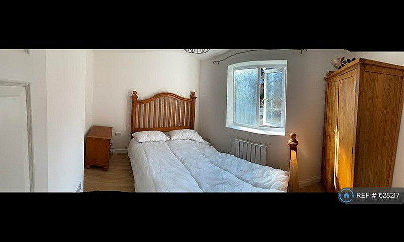 3 Bedroom Flat In Ch...