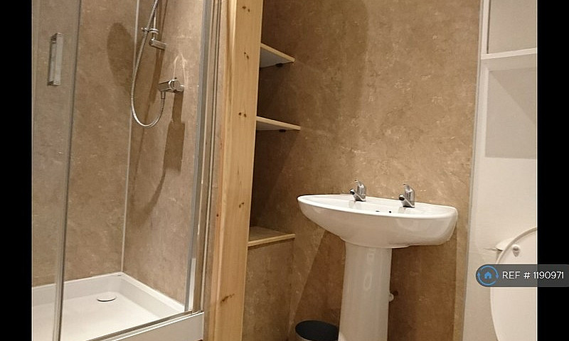 1 Bedroom Flat In Ba...
