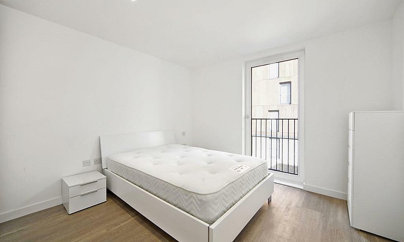 1 Bedroom Flat In Ro...