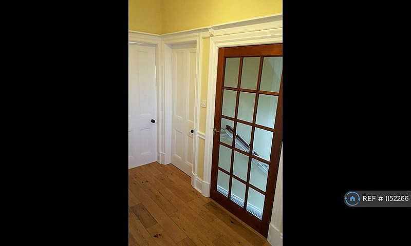 4 Bedroom Flat In Qu...