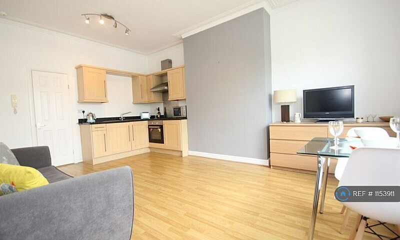 1 Bedroom Flat In Ro...