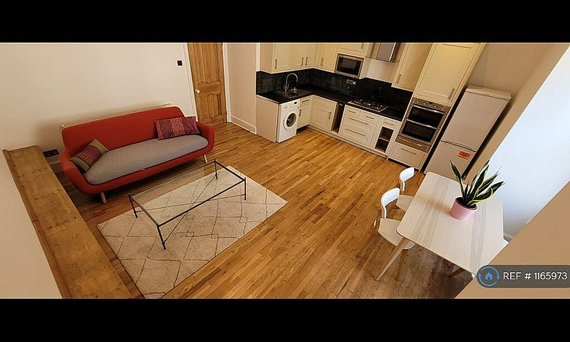 2 Bedroom Flat In Ba...