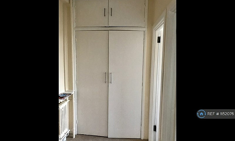 Studio Flat In Langf...